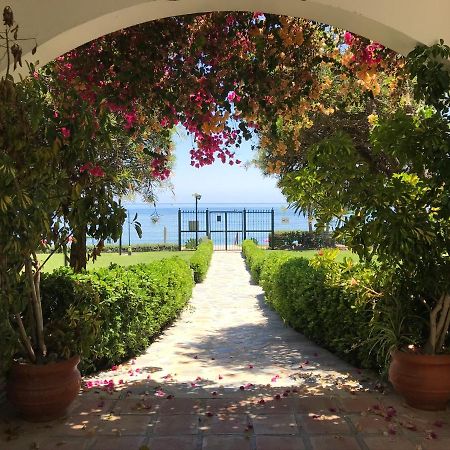 Marbella - Estepona Beach Frontline Apartment Bagian luar foto