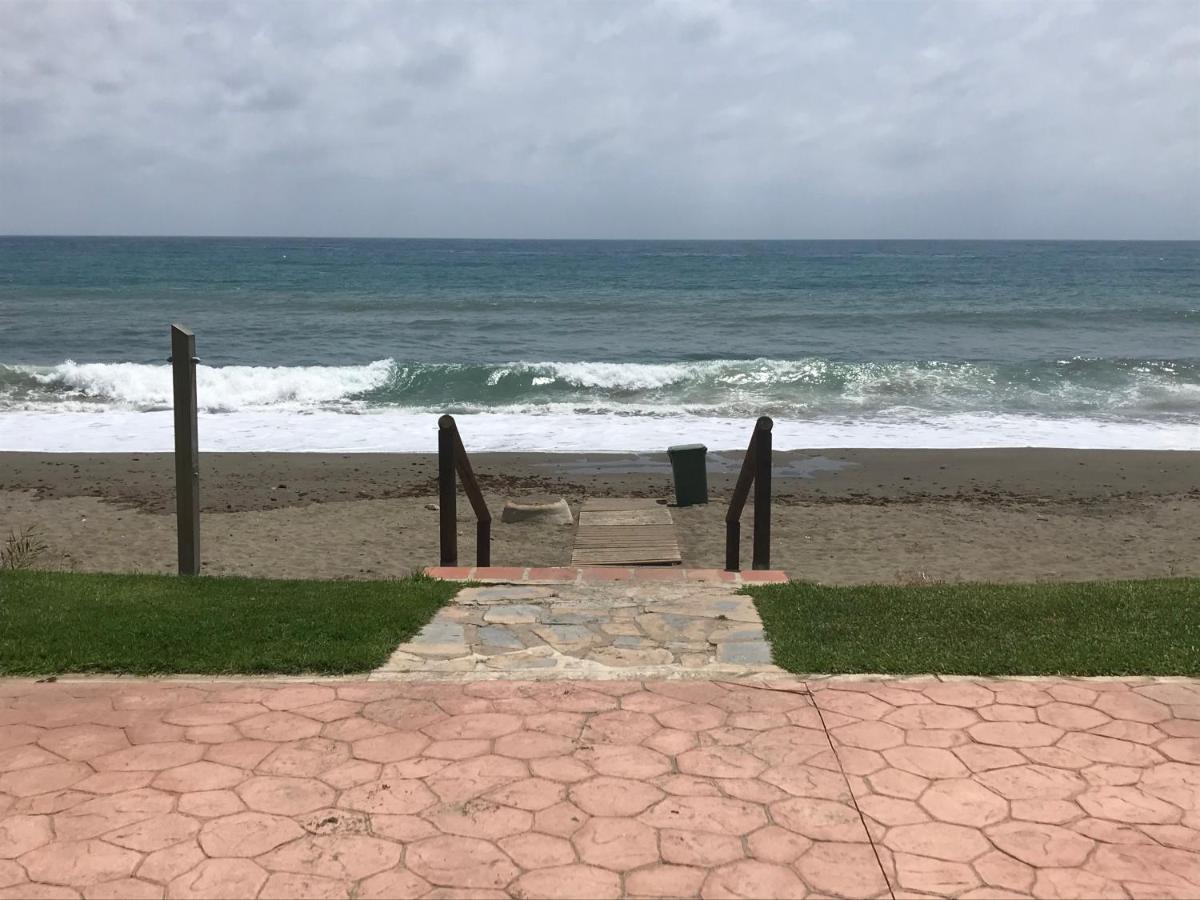 Marbella - Estepona Beach Frontline Apartment Bagian luar foto