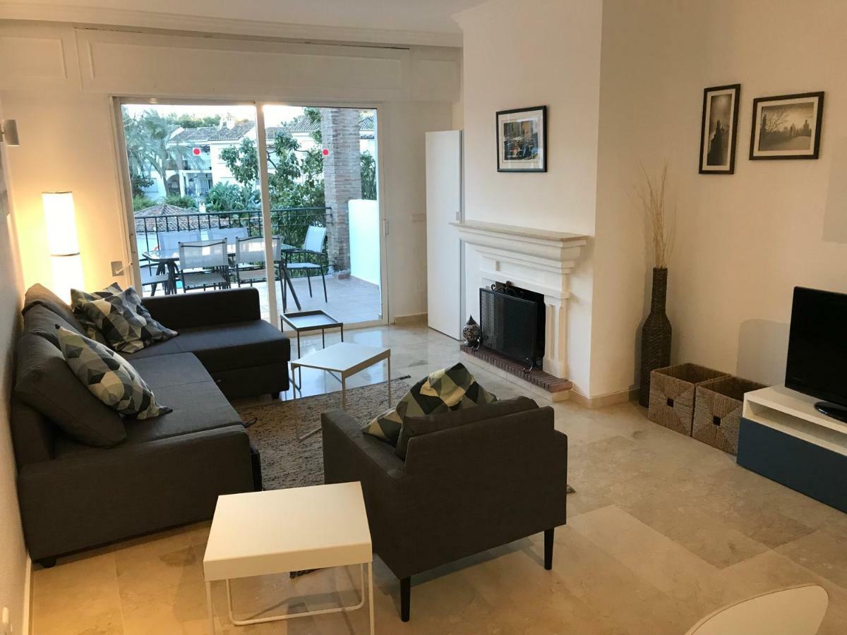 Marbella - Estepona Beach Frontline Apartment Bagian luar foto