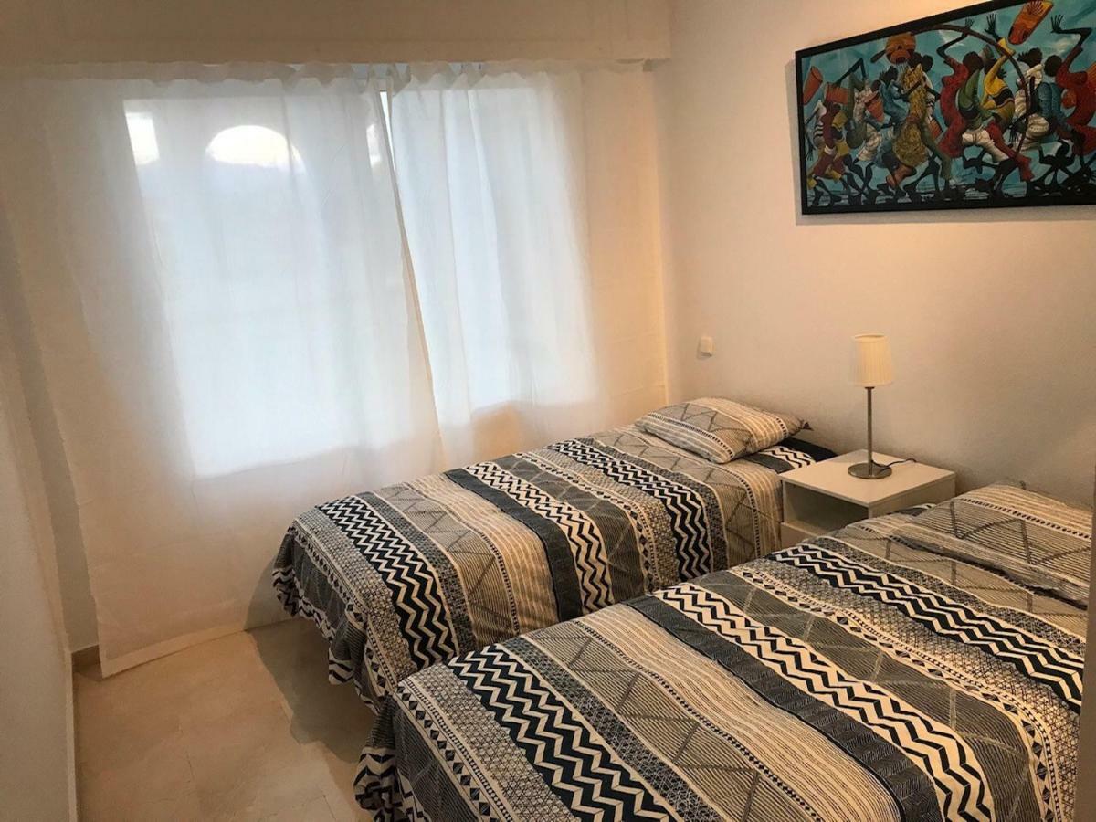 Marbella - Estepona Beach Frontline Apartment Bagian luar foto