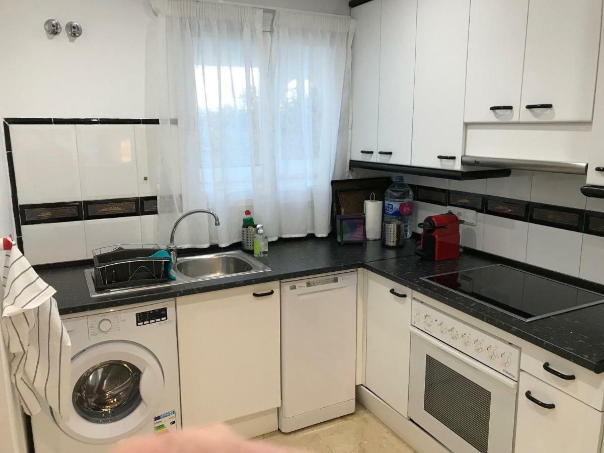 Marbella - Estepona Beach Frontline Apartment Bagian luar foto