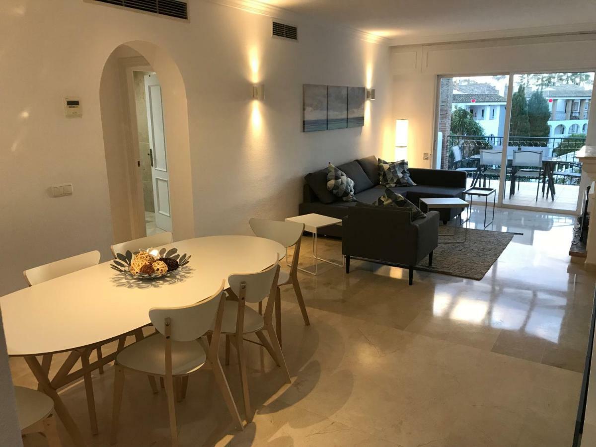 Marbella - Estepona Beach Frontline Apartment Bagian luar foto