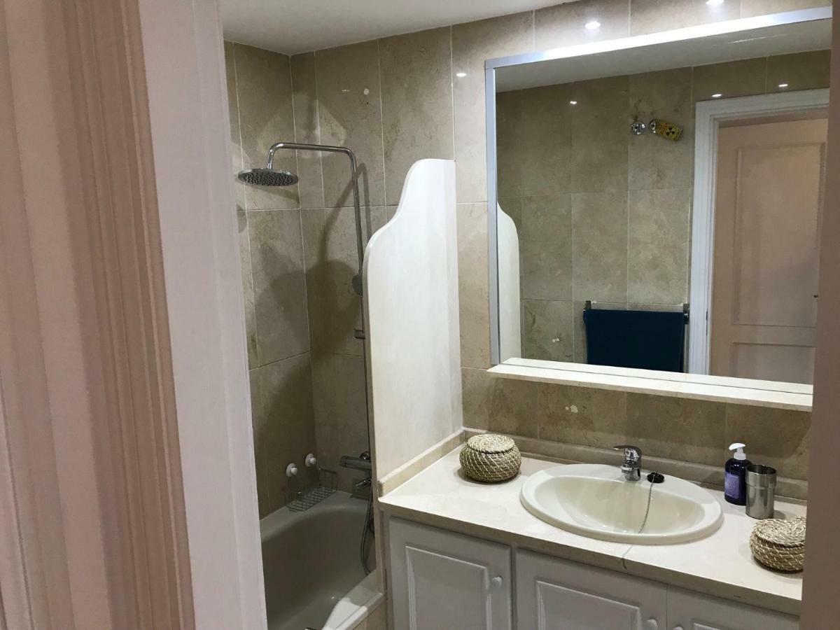 Marbella - Estepona Beach Frontline Apartment Bagian luar foto