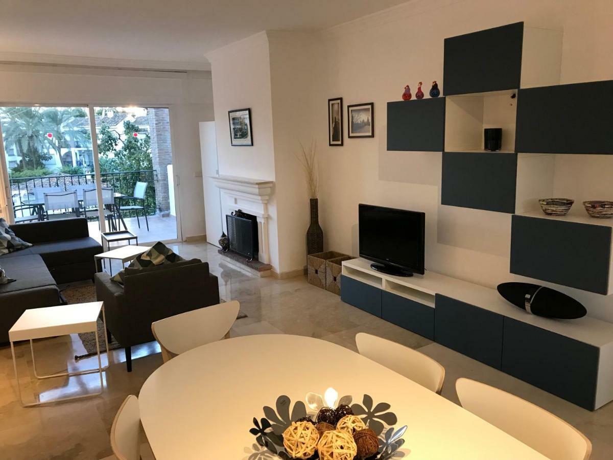 Marbella - Estepona Beach Frontline Apartment Bagian luar foto