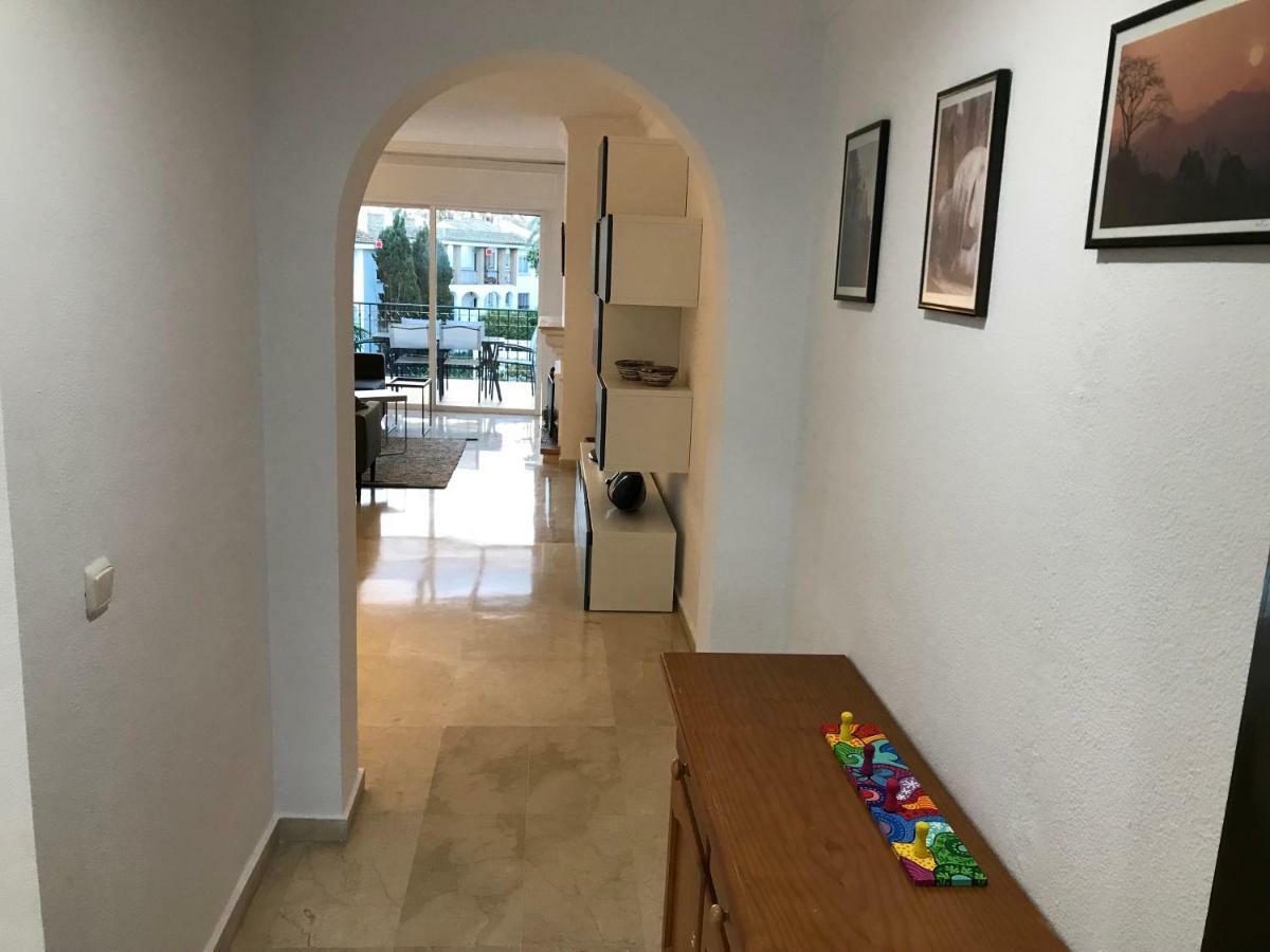 Marbella - Estepona Beach Frontline Apartment Bagian luar foto