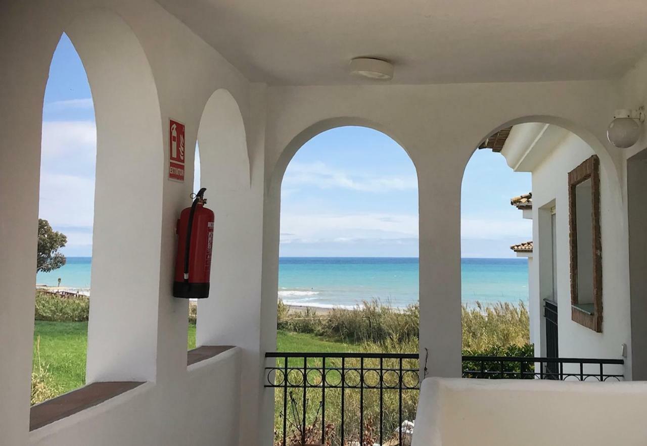 Marbella - Estepona Beach Frontline Apartment Bagian luar foto