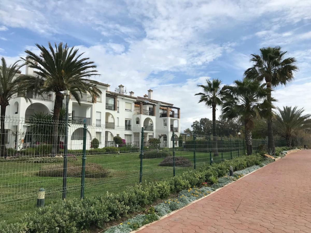Marbella - Estepona Beach Frontline Apartment Bagian luar foto