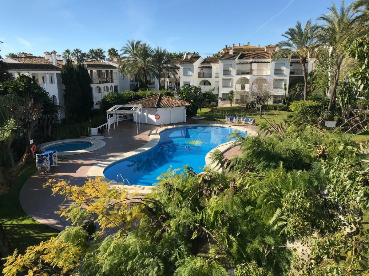 Marbella - Estepona Beach Frontline Apartment Bagian luar foto