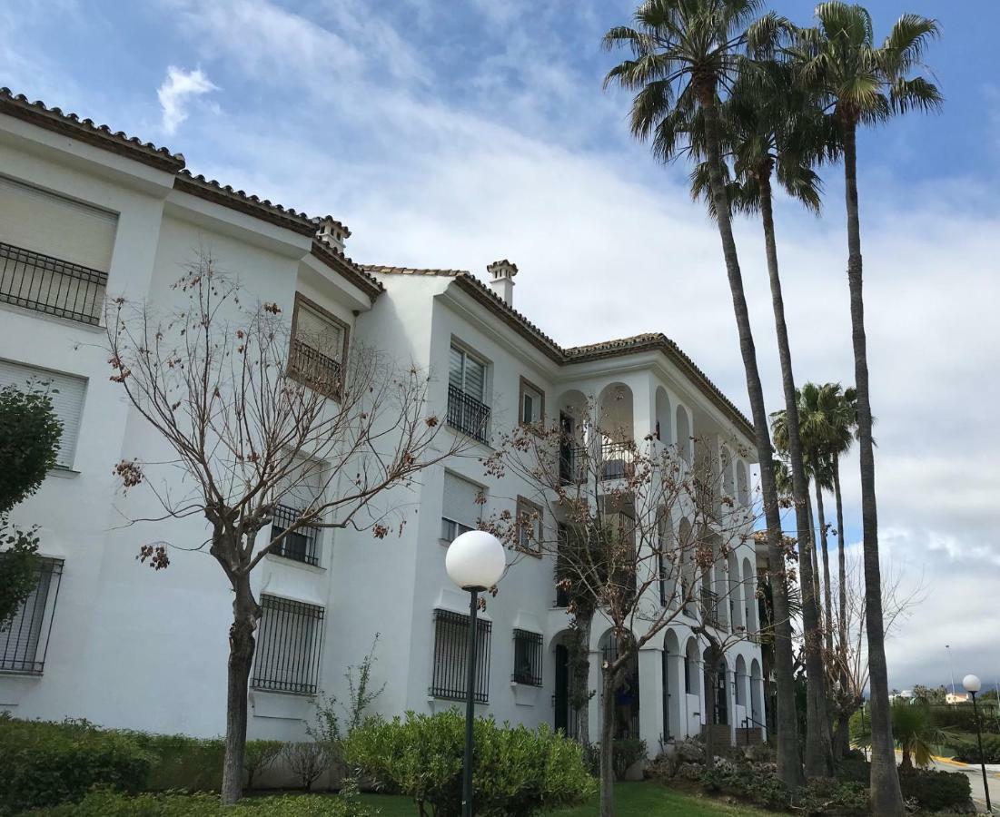 Marbella - Estepona Beach Frontline Apartment Bagian luar foto