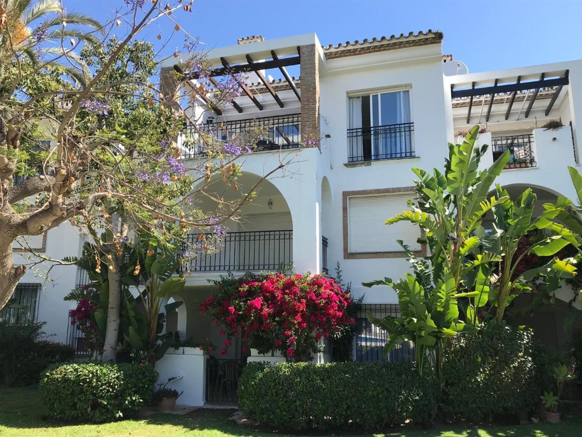 Marbella - Estepona Beach Frontline Apartment Bagian luar foto