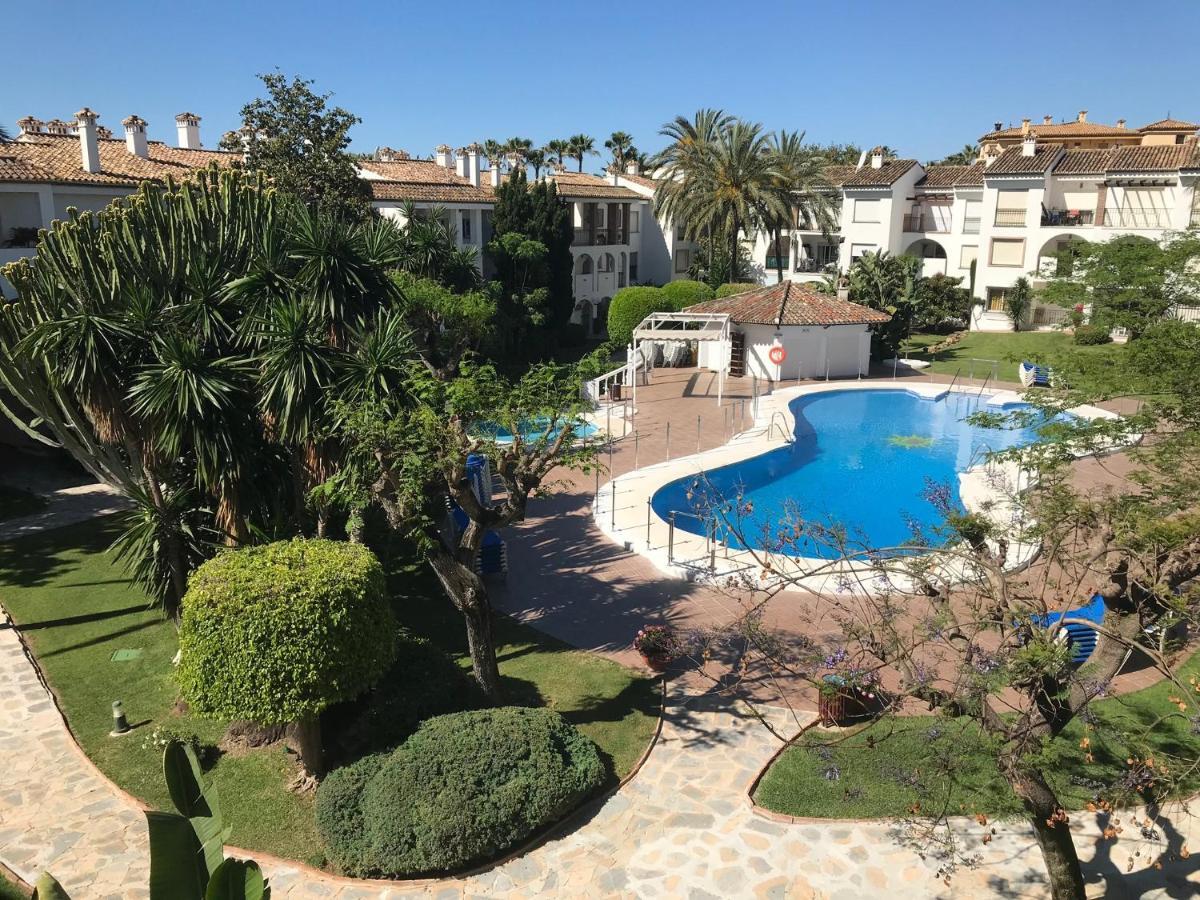 Marbella - Estepona Beach Frontline Apartment Bagian luar foto